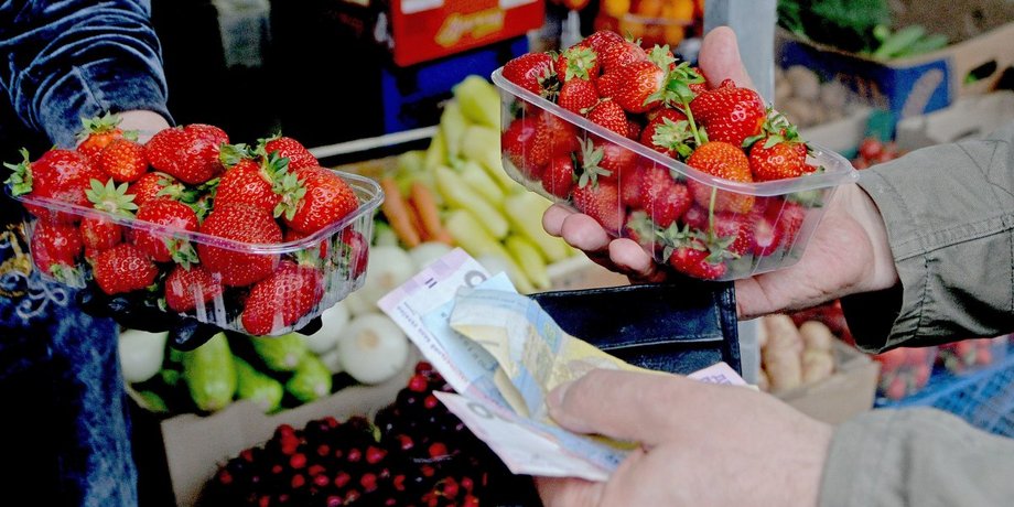 Ціни на полуницю поступово падають