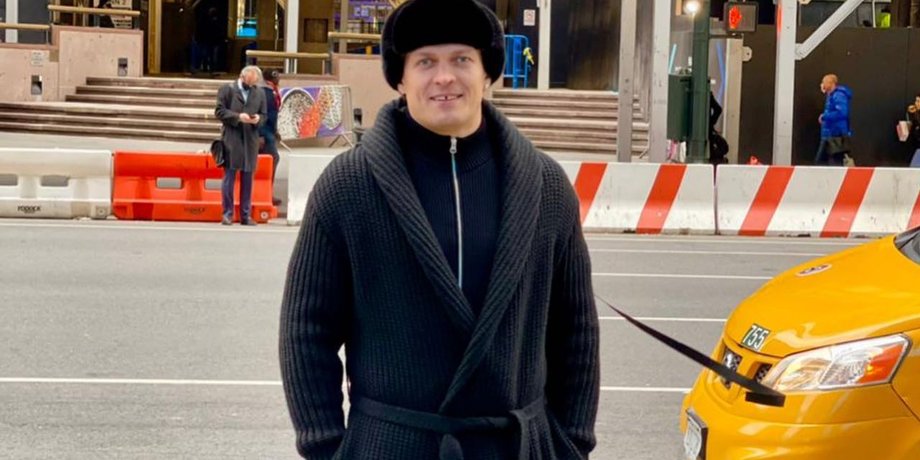 Александр Усик в Нью-Йорке перед боем Ломаченко - Комми
