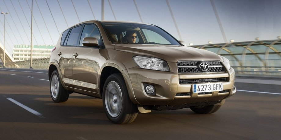 Автомобиль Toyota RAV4