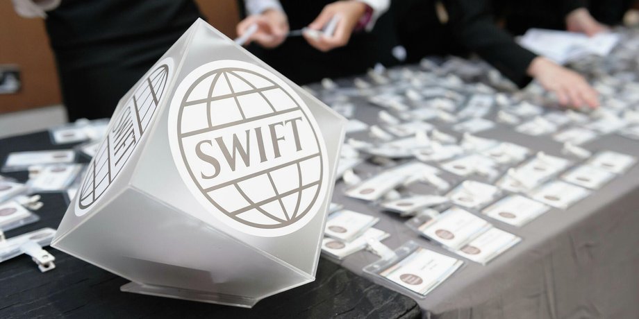 в России решили запретить SWIFT, от которого их уже отключили