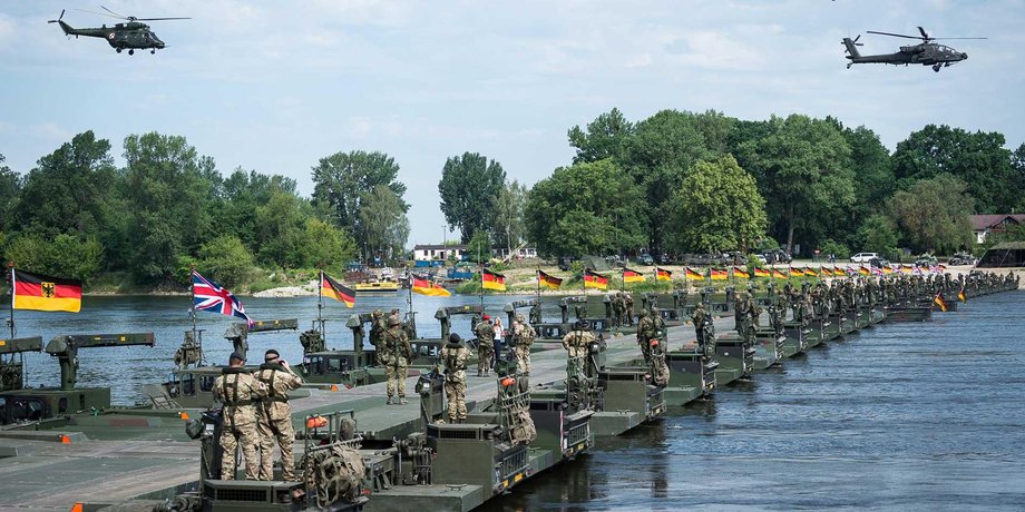 усиление армии британцев из-за рф