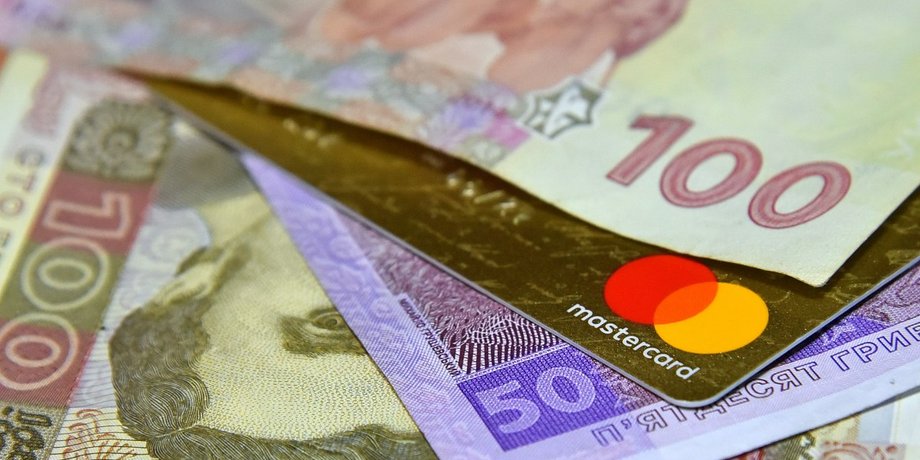 В Україні посилюють ліміти на карткові перекази