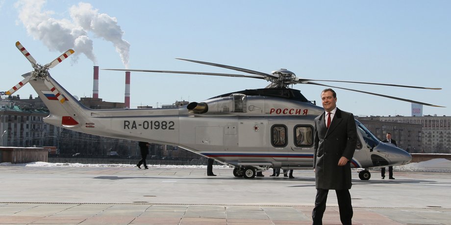 Дмитро Медведєв, заступник голови Ради безпеки РФ, аварія, вертоліт, АЕС, посадка, дорожній знак, гвинт