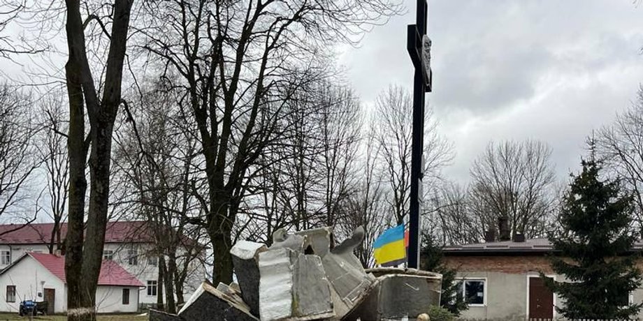 декоммунизация львов, демонтаж, памятник, декоммунизация, снос памятника, советский памятник