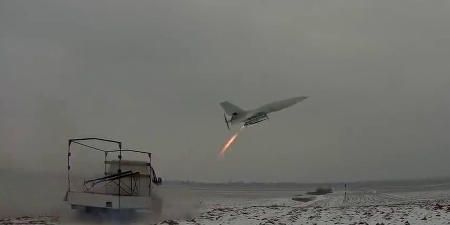 Дрон, бпла, дрон в полете, запуск дрона