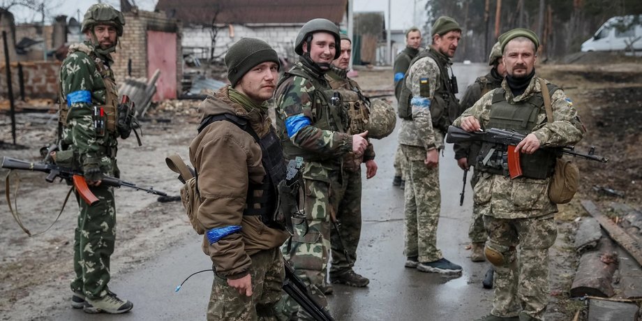 Бойцы ВСУ освобождают населенные пункты Украины