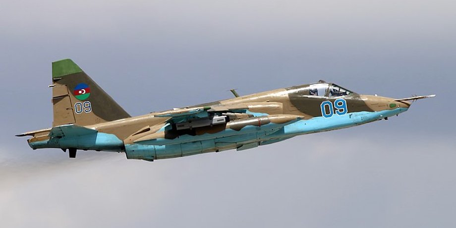 літак Су-25