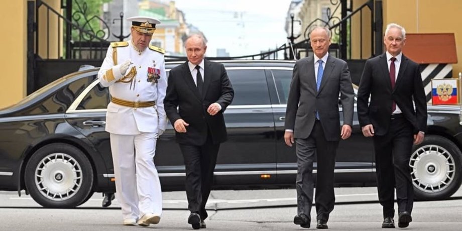 Російський диктатор Путін у Санкт-Петербурзі 26 липня фото російського диктатора Путіна у Санкт-Петербурзі 26 липня
