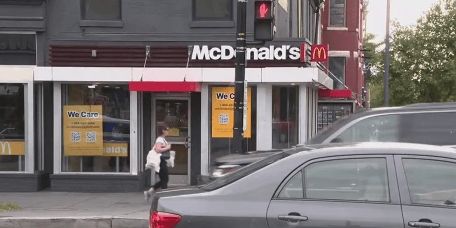 McDonald's у США, ресторан, швидке харчування, конфлікт, вдарили ножем, убили підлітка, кисло-солодкий соус, поруч із McDonald's