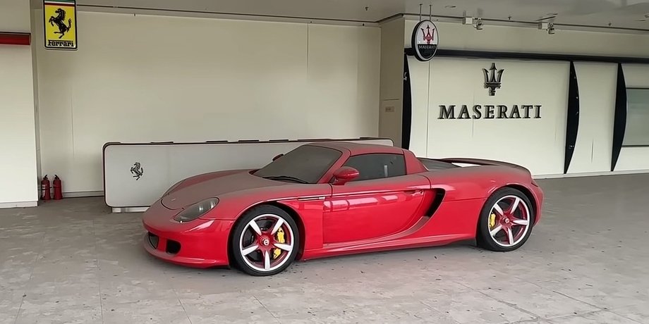 Porsche Carrera GT, колекція авто, суперкари,  покинутий автосалон