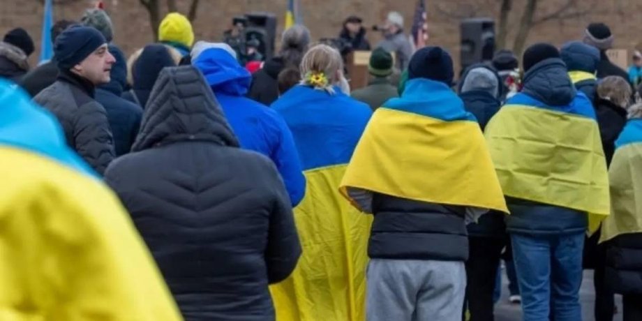 украинцы, люди, флаги, опрос, политики