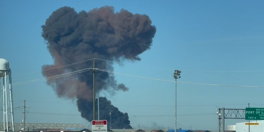 Хімзавод Westlake Chemical South — вибух та стовп чорного диму