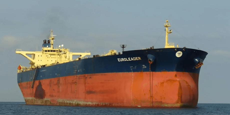 Российский танкер Elbus (Euroleader) на рейде
