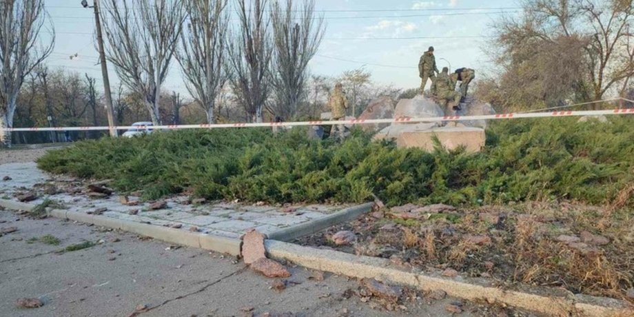 подрыв советский памятник обелиск Скорбящая мать взрывчатка Николаев