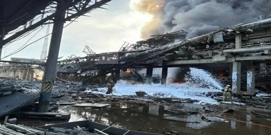 фото руин цеха Нижнекамскнефтехим в РФ 31 марта