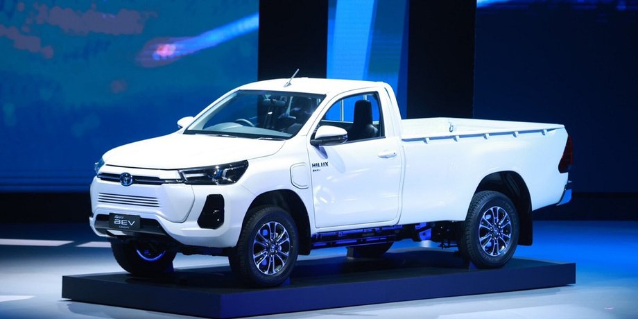 електромобіль Тойота хайлюкс, Тойота, пікап Toyota Hilux, Toyota Hilux Revo BEV, електромобіль Toyota