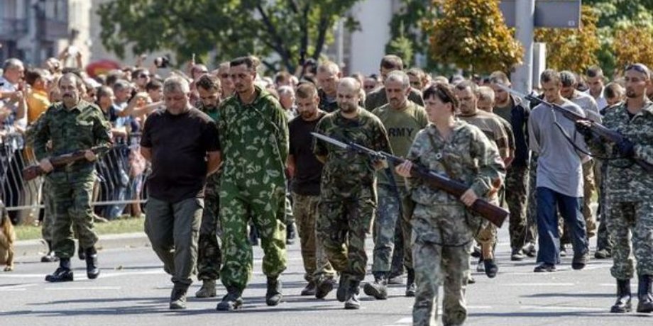 Пленные украинские военные в Донецке