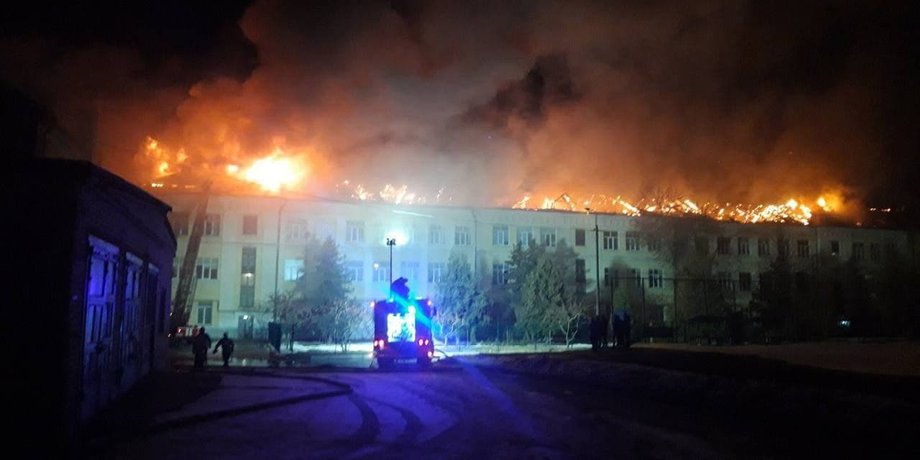 пожежа в школі, пожежа в Києві, горить гімназія, будівля школи