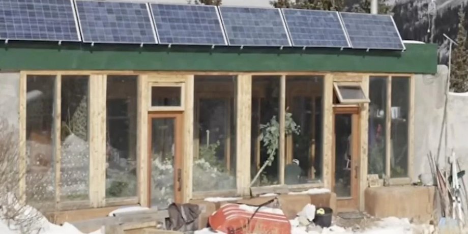 Пара побудувала житло із 700 шин