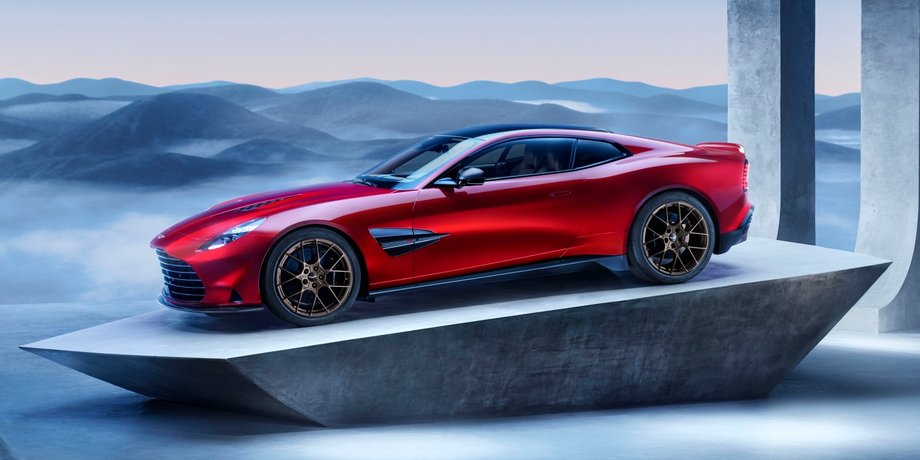 Aston Martin Vanquish 2025, новий Aston Martin Vanquish, Aston Martin Vanquish, суперкар Aston Martin