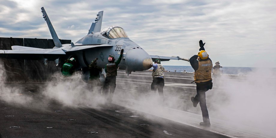 истребитель, f/a-18 hornet, фильмы о войне, Барбенгеймер, топ фильмов Strategic Outpost, что посмотреть на военную тематику