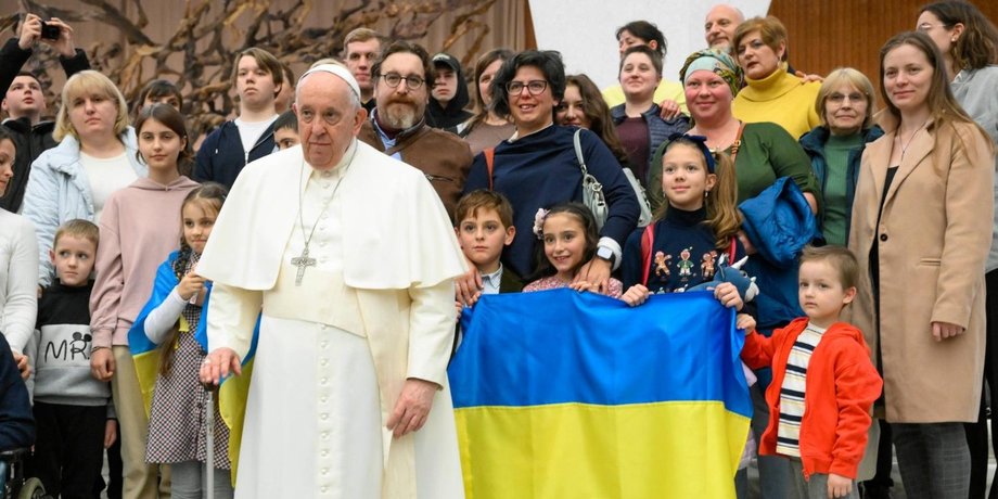 папа римский франциск, украинский флаг, украина, ватикан