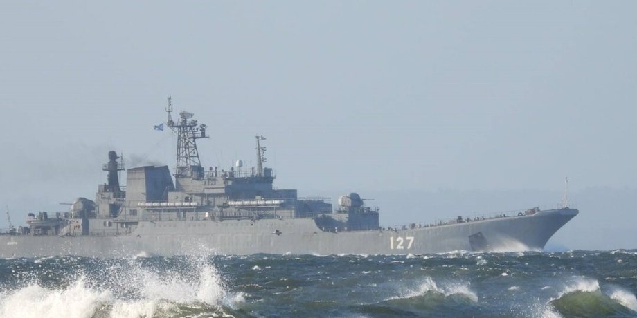 Черное море, корабли Черноморского флота РФ, ракетоносители, бухта