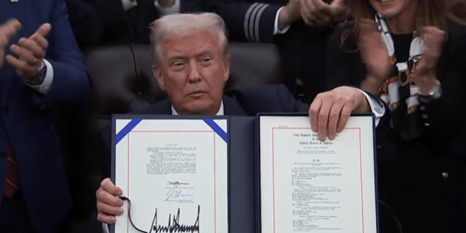 Трамп подписал закон о временном финансировании правительства США