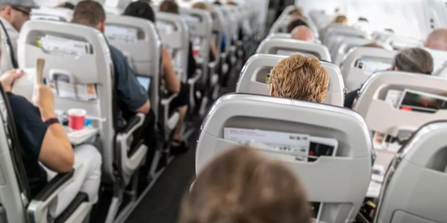 Пасажир бізнес-класу просить помінятися місцями: відповідь приголомшила чоловіка