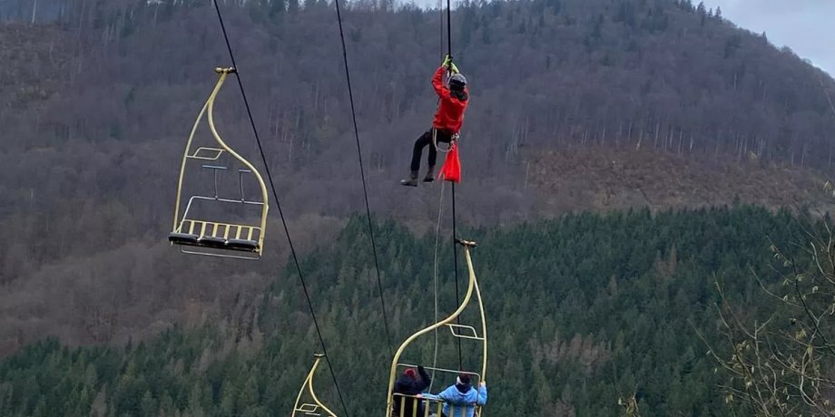 На Закарпатье произошла аварийная остановка кресельного подъемника на Закарпатье