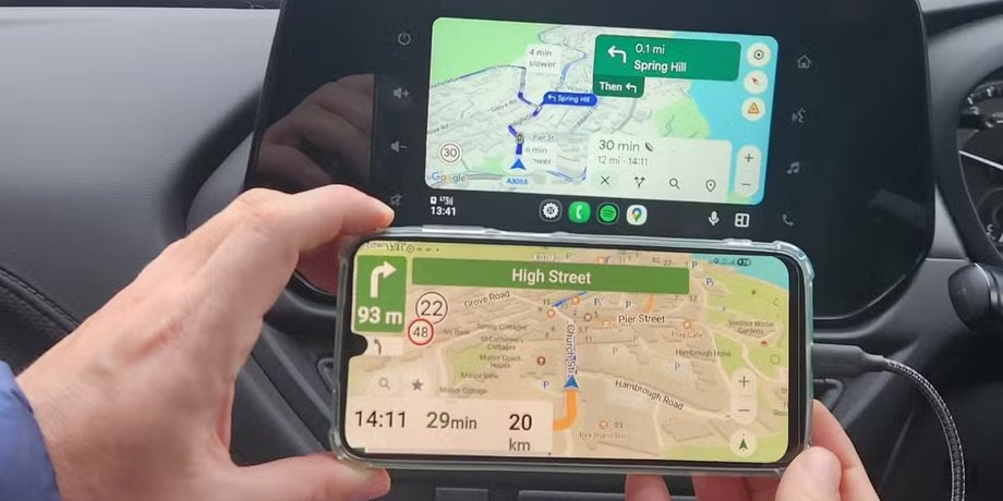 Порівняння додатків для навігації CoMaps і Google Maps