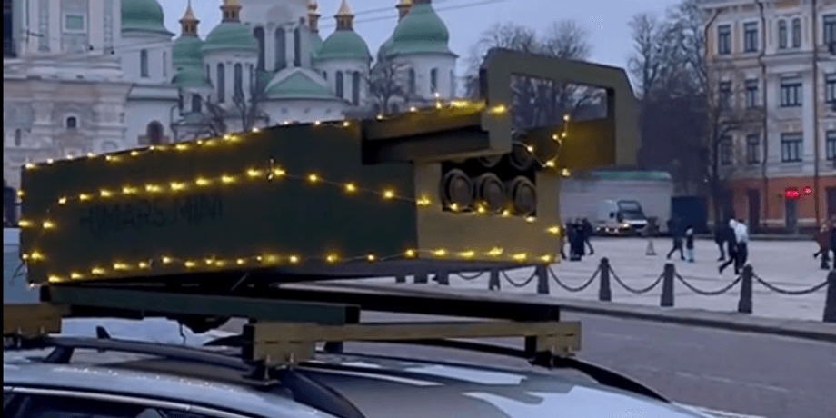 "Установка" HIMARS на машине в Киеве