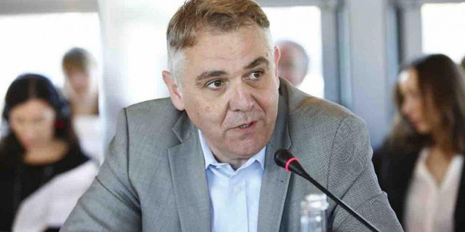 Йеннес де Мол , посол Нидерландов