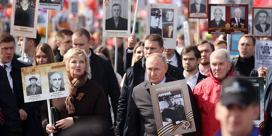 безсмертний полк, путін безсмертний полк, безсмертний полк путін, батько путіна, батьки путіна, володимир путін батько
