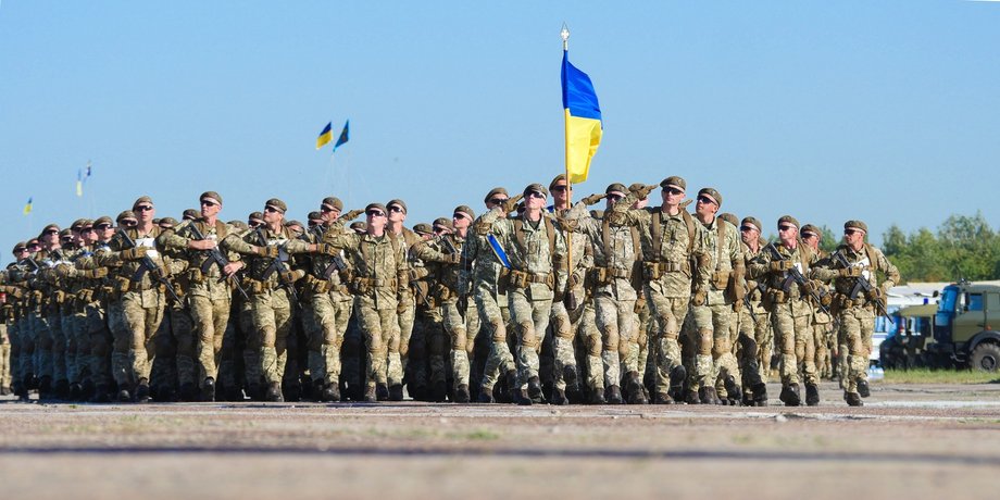 українські військові фото, українські військові, прапори україни, війна україна