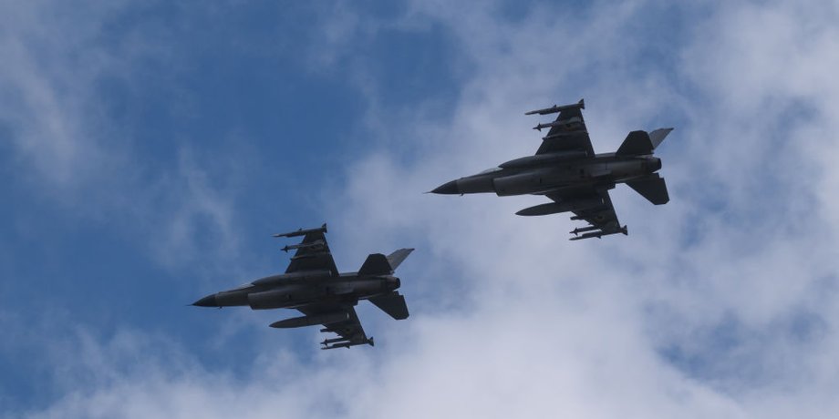 Истребители F-16, фото