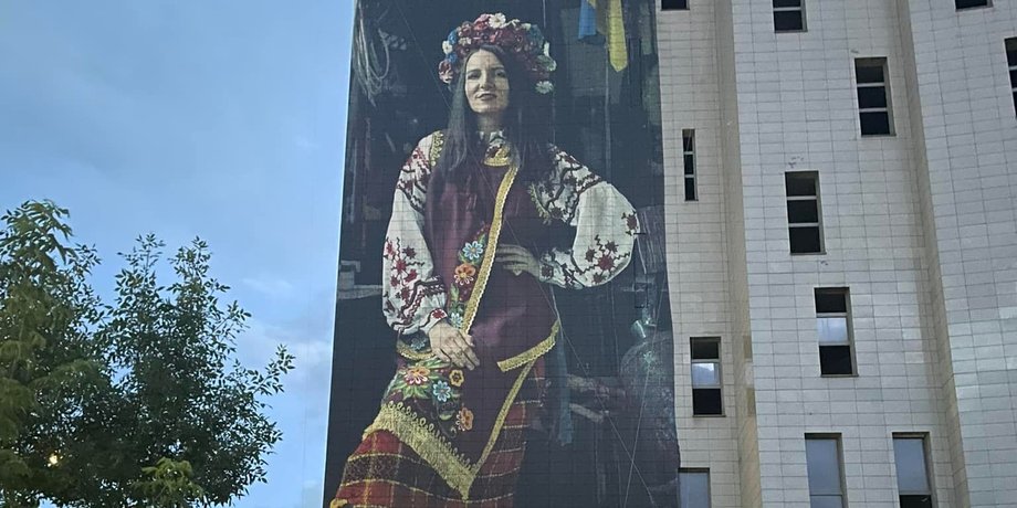 мурал, волонтеры в Украине, рисунок на стене, Вильнюс, война в Украине