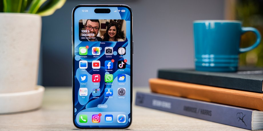 iPhone, телефон, екран телефону, синій значок, дивний значок, користувачі iPhone, підслуховують інопланетяни, Siri, iOS