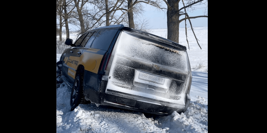 cadillac escalade, застрял в снегу