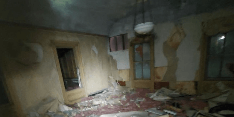 Покинута квартира, покинутий будинок, будинок на другому поверсі, прихована квартира, квартира, будинок, магазин, церква
