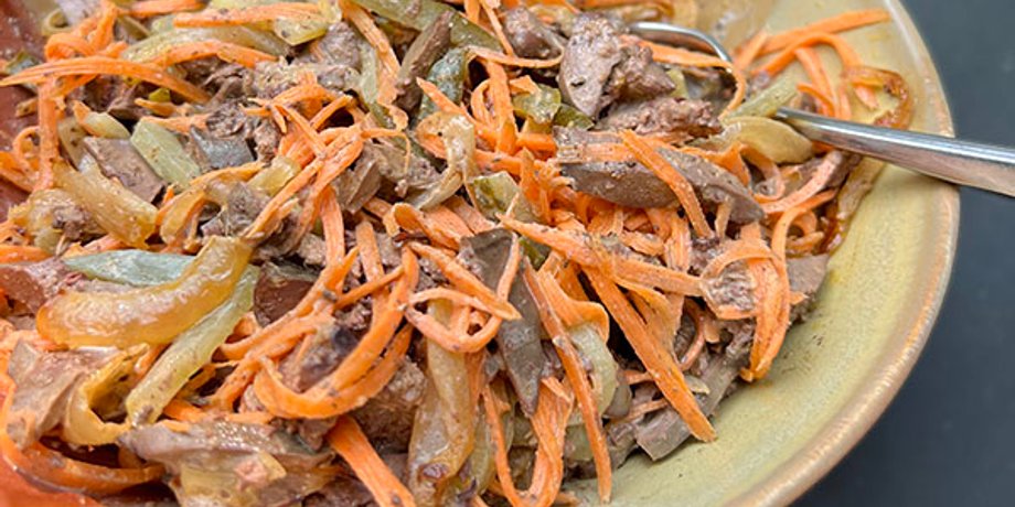 Салат с куриной печенью, салат с печенью, теплый салат, рецепт салата