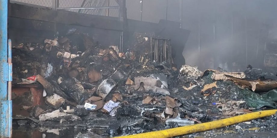 фото пожежі на складі реквізиту "Квартал 95"
