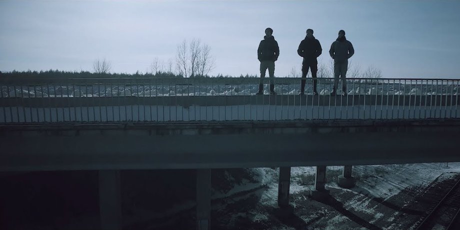 Кадр из клипа "Де твоя лінія?"