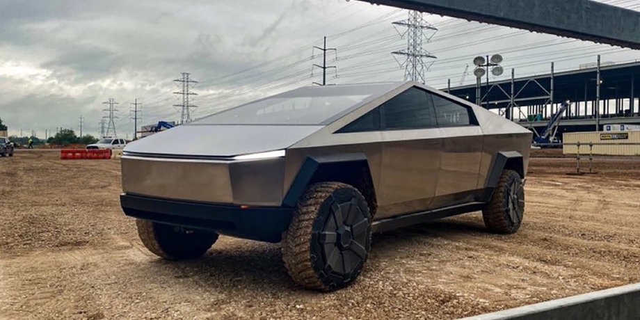 Астронавтов NASA будет спасать автомобиль Tesla Cybertruck в случае чрезвычайной ситуации
