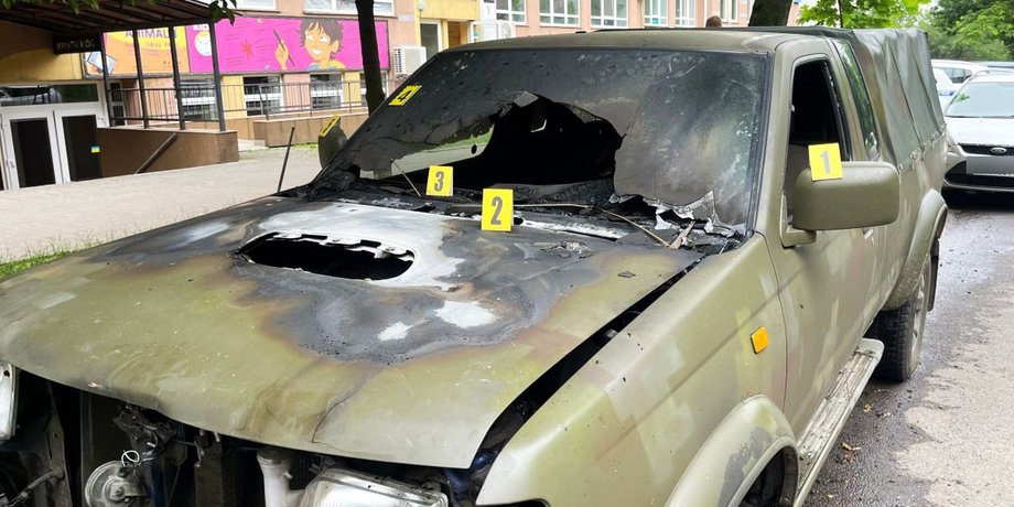 война в украине, поджог, военное авто, чмо, ок запад, полиция ровного, поджигатель