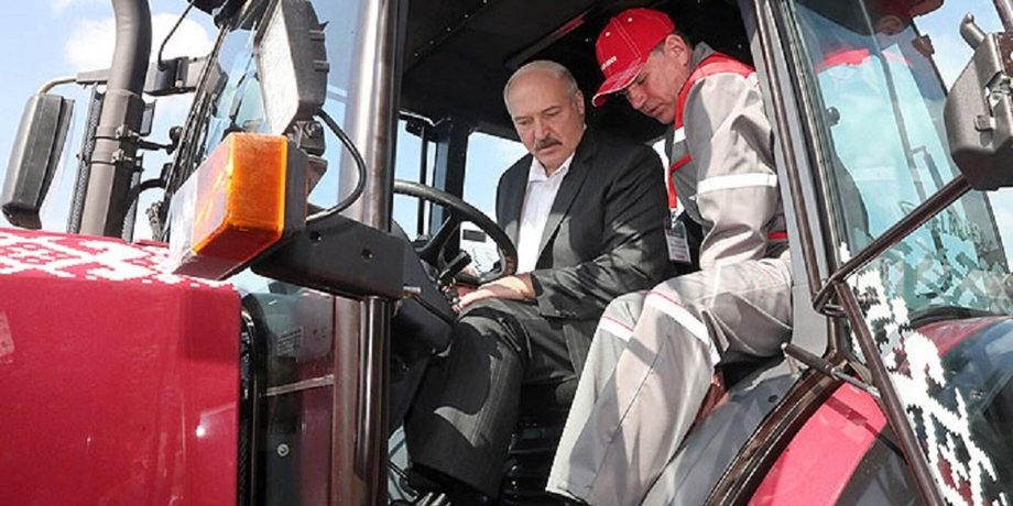 лукашенко президент Білорусі, трактор