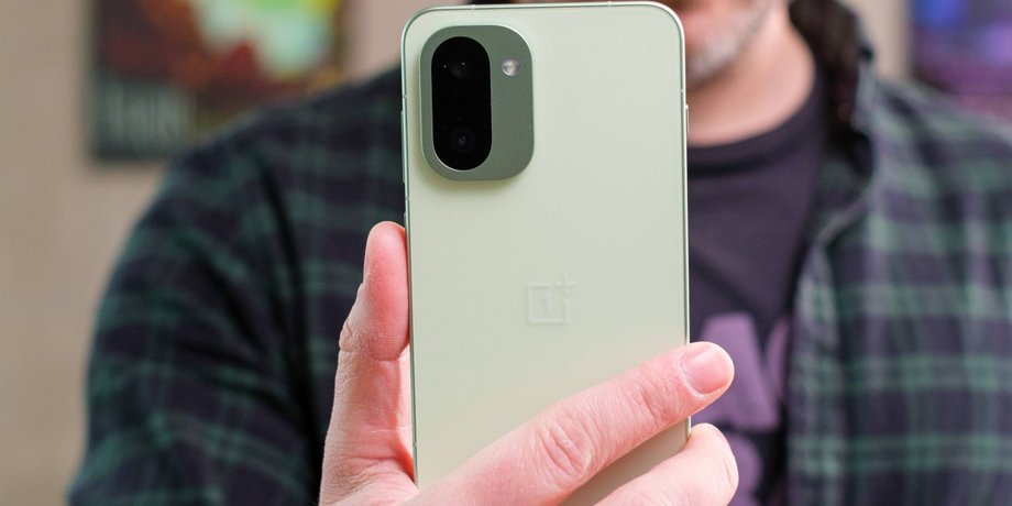 Смартфон OnePlus 15R