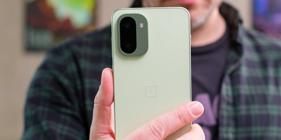Смартфон OnePlus 15R