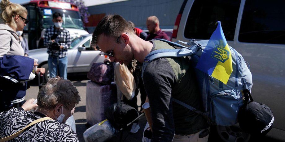чоловіки від 18 до 22 років виїзд з України