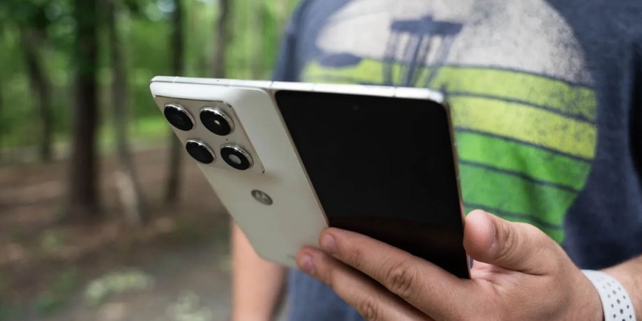Смартфон Motorola Razr Fold